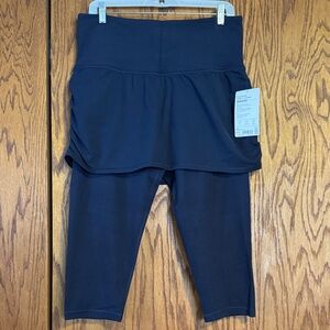 Athleta Elation 2-in-1 Capri in Black